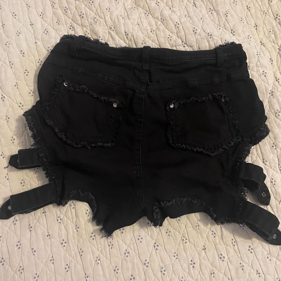 Lychee the label denim strap buckle shorts - Picture 3 of 6